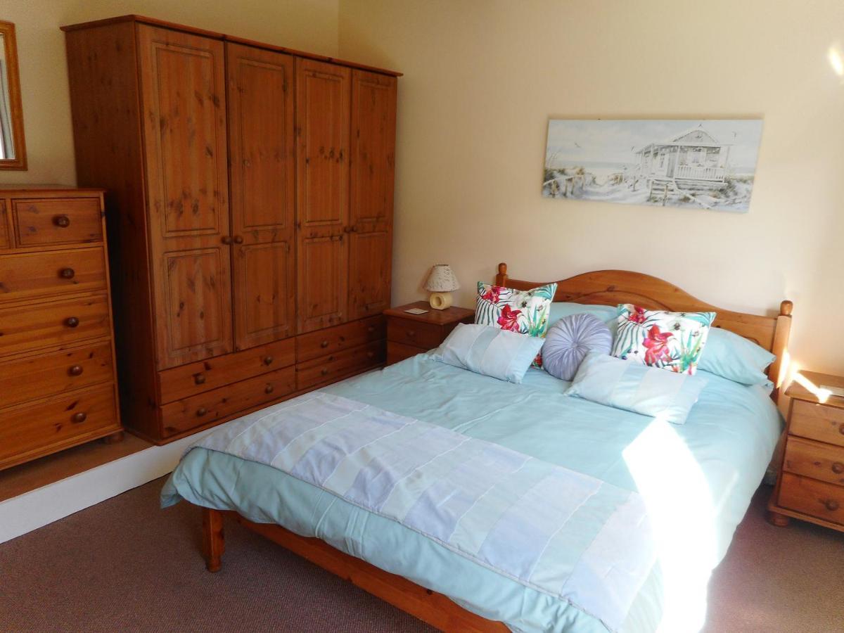 Oak Lodge Llanteg Bagian luar foto